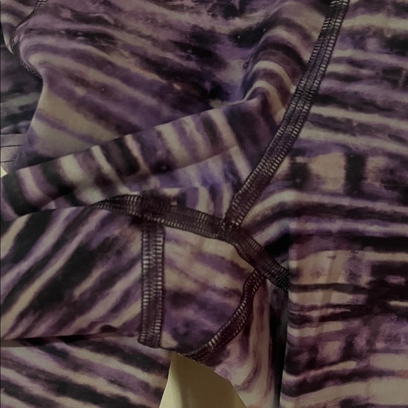 lululemon athletica women’s  Purple Patterned Leggings size small - Picture 4 of 5